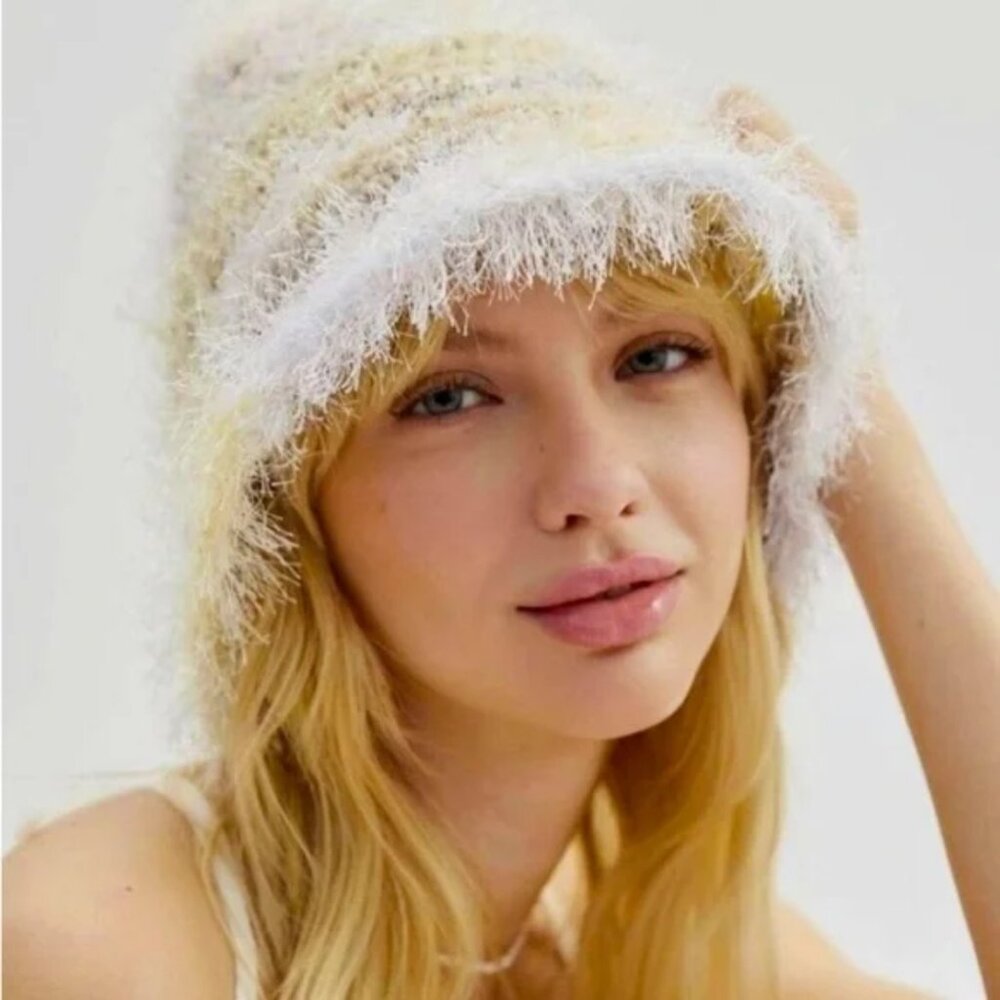 NWOT Urban Outfitters Mixed Yarn Bucket Hat Cream White Metallic